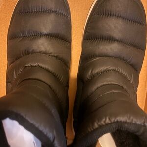 The North Face Women's Thermoball Pull-On Boots - Black and White